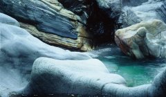 canyon_caves_01.jpg